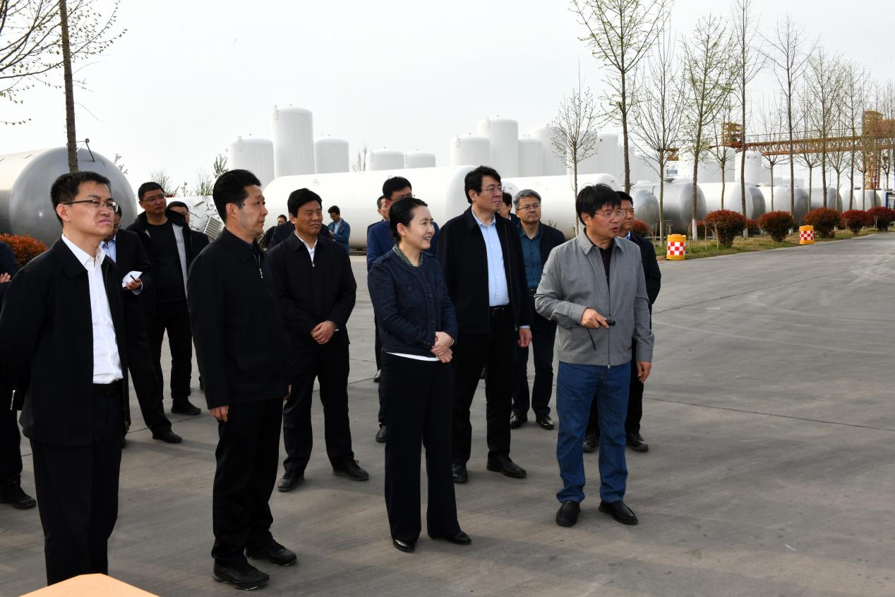 菏澤市委副書(shū)記、市長(zhǎng)李春英蒞臨中杰特裝調(diào)研工業(yè)經(jīng)濟(jì)運(yùn)行情況